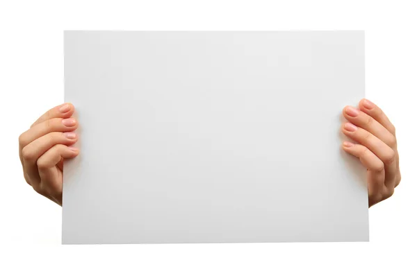 Χέρια που κρατούν το κενό φύλλο χαρτιού — Φωτογραφία Αρχείου