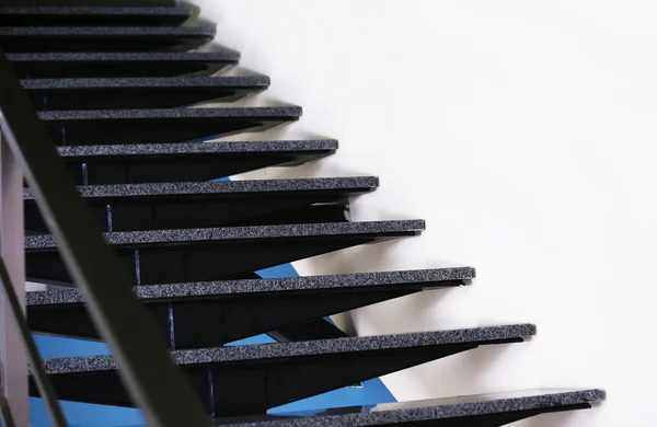 Moderne Treppen im Büro — Stockfoto