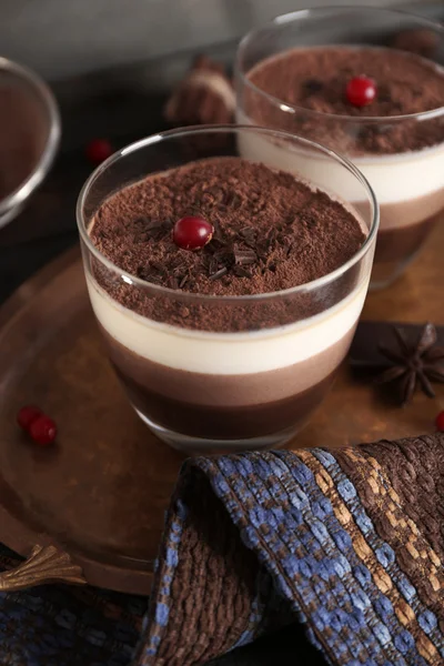 Sobremesa deliciosa com chocolate — Fotografia de Stock