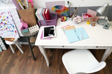 Renkli tasarım işyeri