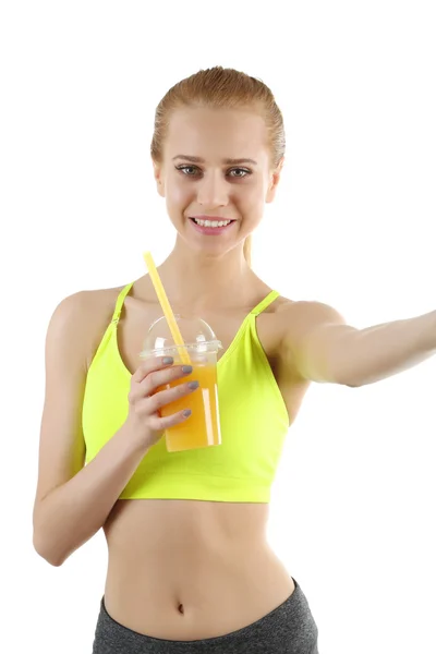 Mujer joven con taza de jugo de naranja —  Fotos de Stock