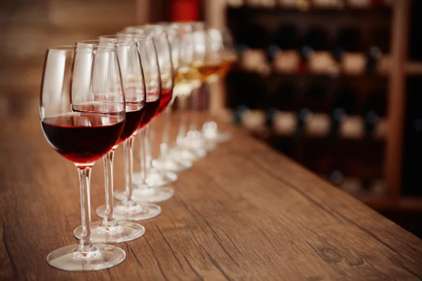 Muchas copas de vino diferentes — Foto de Stock