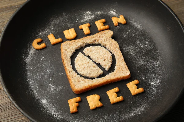 Sneetje brood in de pan — Stockfoto