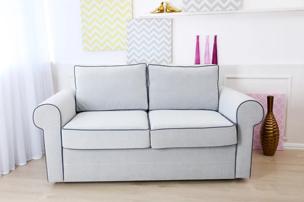 Modern interieur met sofa — Stockfoto