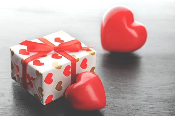 Gift box and decorative hearts — Stock Photo, Image