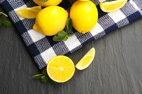 Plakjes verse citroenen — Stockfoto