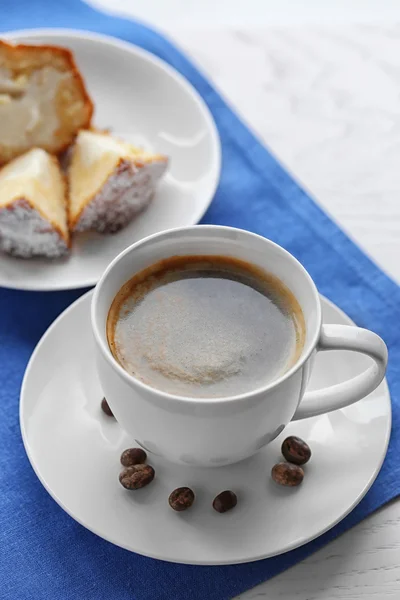 Cup of coffee with cake — Stock Photo, Image