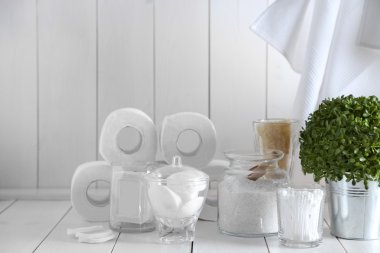 Ahşap duvar banyo aksesuarları 