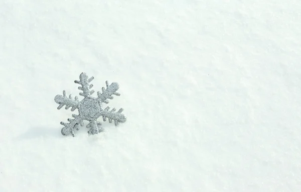 Beautiful snowflake on natural snowdrift — Stock Photo, Image