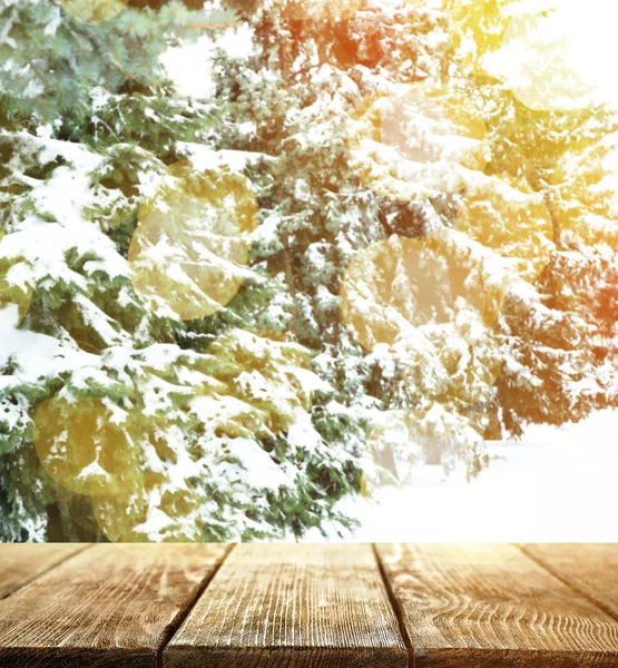 Belo inverno com mesa rasca — Fotografia de Stock