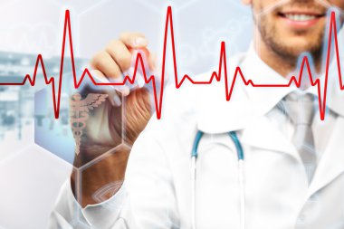 Doktor çizim kardiyogram