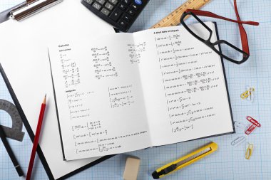 Okul malzemeleri ve ders kitabı 