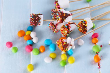 Çikolata ile lezzetli şekerleme