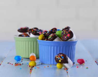 Çikolata ile lezzetli şekerleme