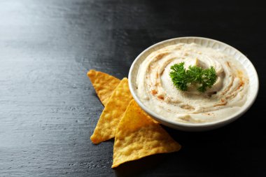 lezzetli humus cips ile 