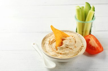 lezzetli humus cips ile 