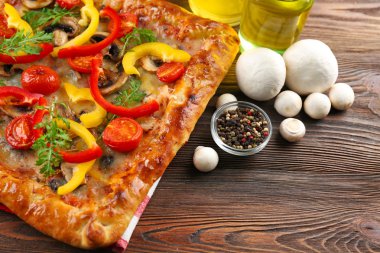 Taze ev yapımı pizza 