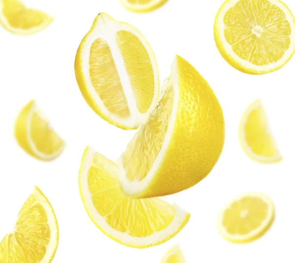 Падіння стиглі лимони — стокове фото