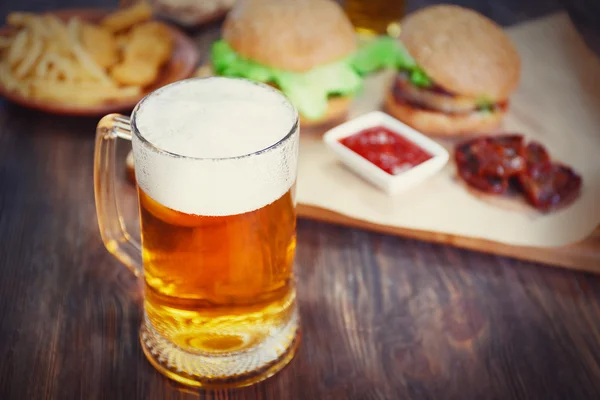 Glas mit leichtem Bier — Stockfoto