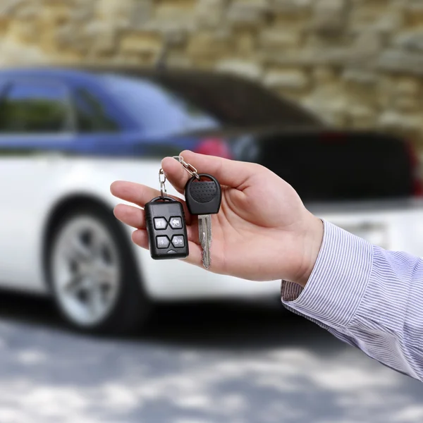 Male hand holding car keys — Stock Photo, Image