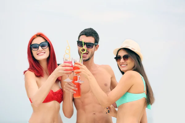 Beautiful people having fun on beach — Stock Photo, Image