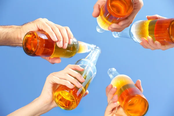 Bottles of beer in people's hands — Stock Photo, Image