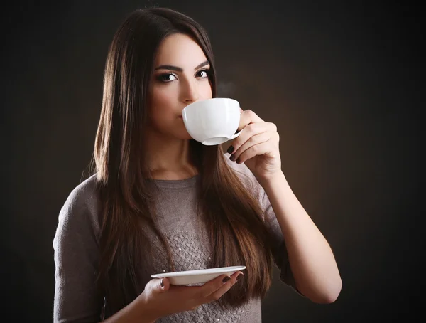 Beautiful young woman — Stock Photo, Image