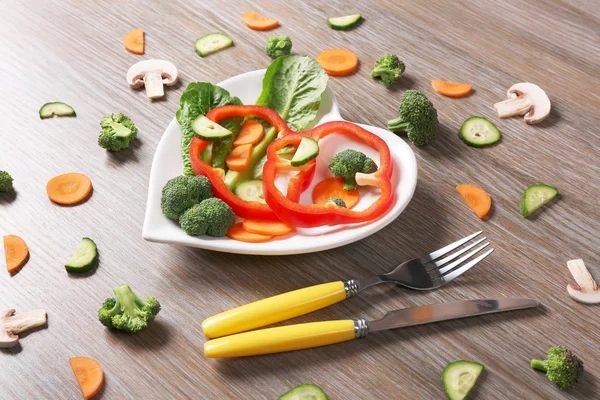 Vegetables on a plate in the form of heart — Stock Photo, Image