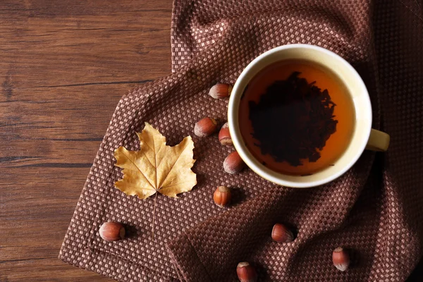 Taza de té con decoración de otoño —  Fotos de Stock