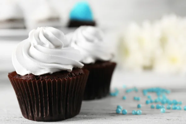 Cupcakes on wooden table — Stock Photo, Image