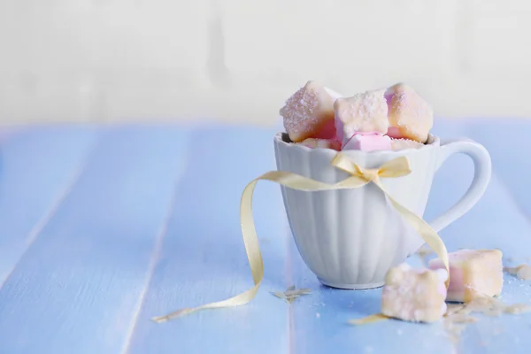 Leckere Marshmallows mit Schokolade — Stockfoto