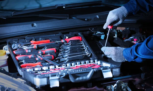 Professional auto mechanic — Stock Photo, Image