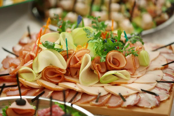 Prato com lanches variados — Fotografia de Stock