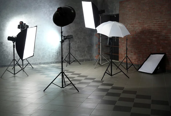 Foto Studio med belysningsutrustning — Stockfoto