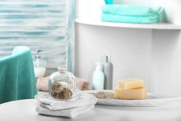 Mýdlo se solí, ručníky — Stock fotografie