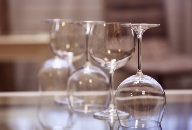 Kalkık ayaklı büyük kadehler 