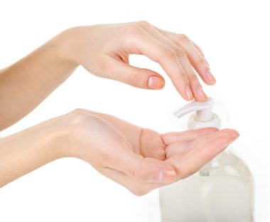 sıvı sabun kullanarak eller 