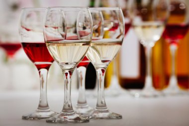 Farklı tipteki şarap gözlük