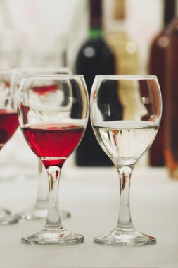 Farklı tipteki şarap gözlük