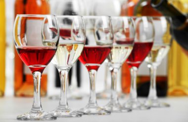 Farklı tipteki şarap gözlük