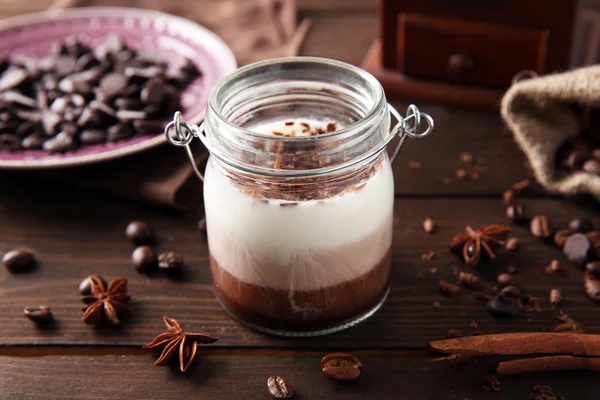 Delicious vanilla-chocolate mousse — Stock Photo, Image