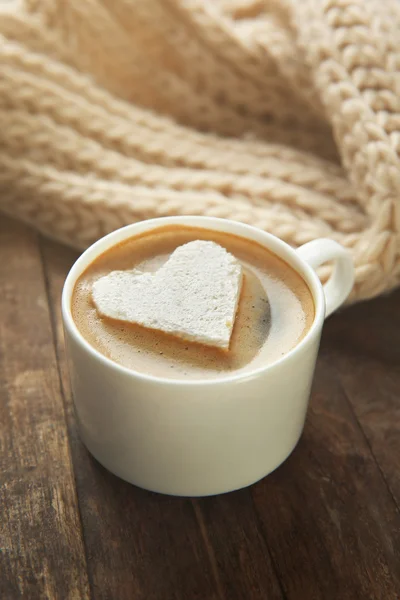 Cup of coffee with marshmallow — Stock Photo, Image