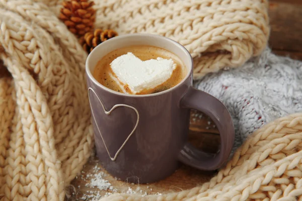 Tazza di caffè con marshmallow — Foto Stock