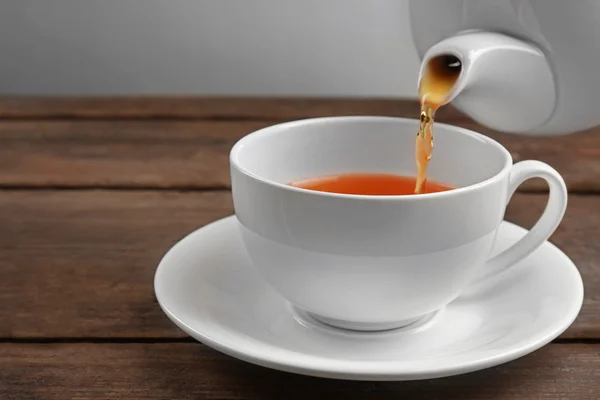Taza de té en la mesa —  Fotos de Stock