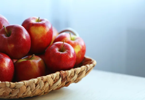 Manzanas rojas maduras — Foto de Stock