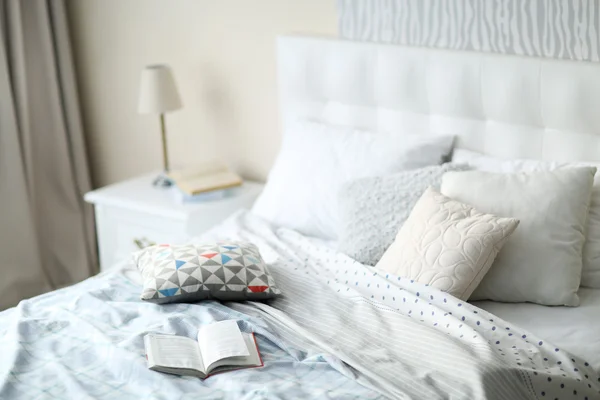 Bright stylish bedroom — Stock Photo, Image
