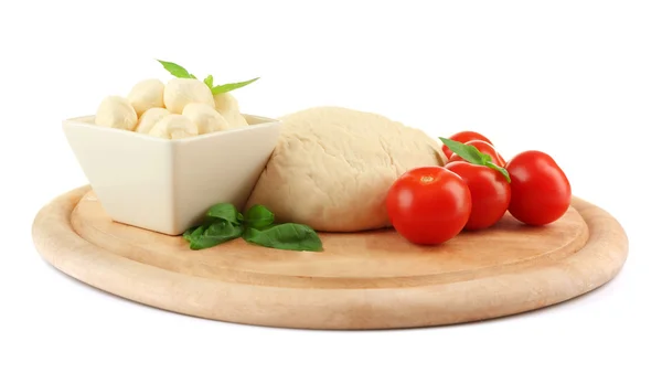 Pasta fresca e diversi ingredienti per la pizza — Foto Stock