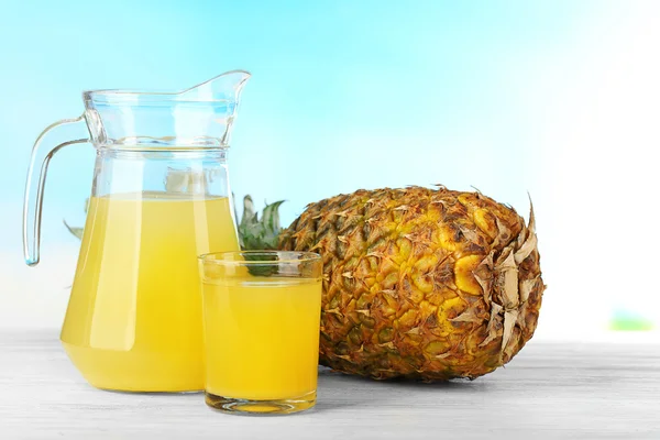 Fresh pineapple juice in glass and pitcher — Stock Photo, Image