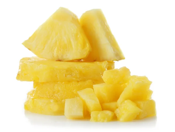Elszigetelt friss ananász szeletelt — Stock Fotó