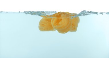 Suya düşen erişte